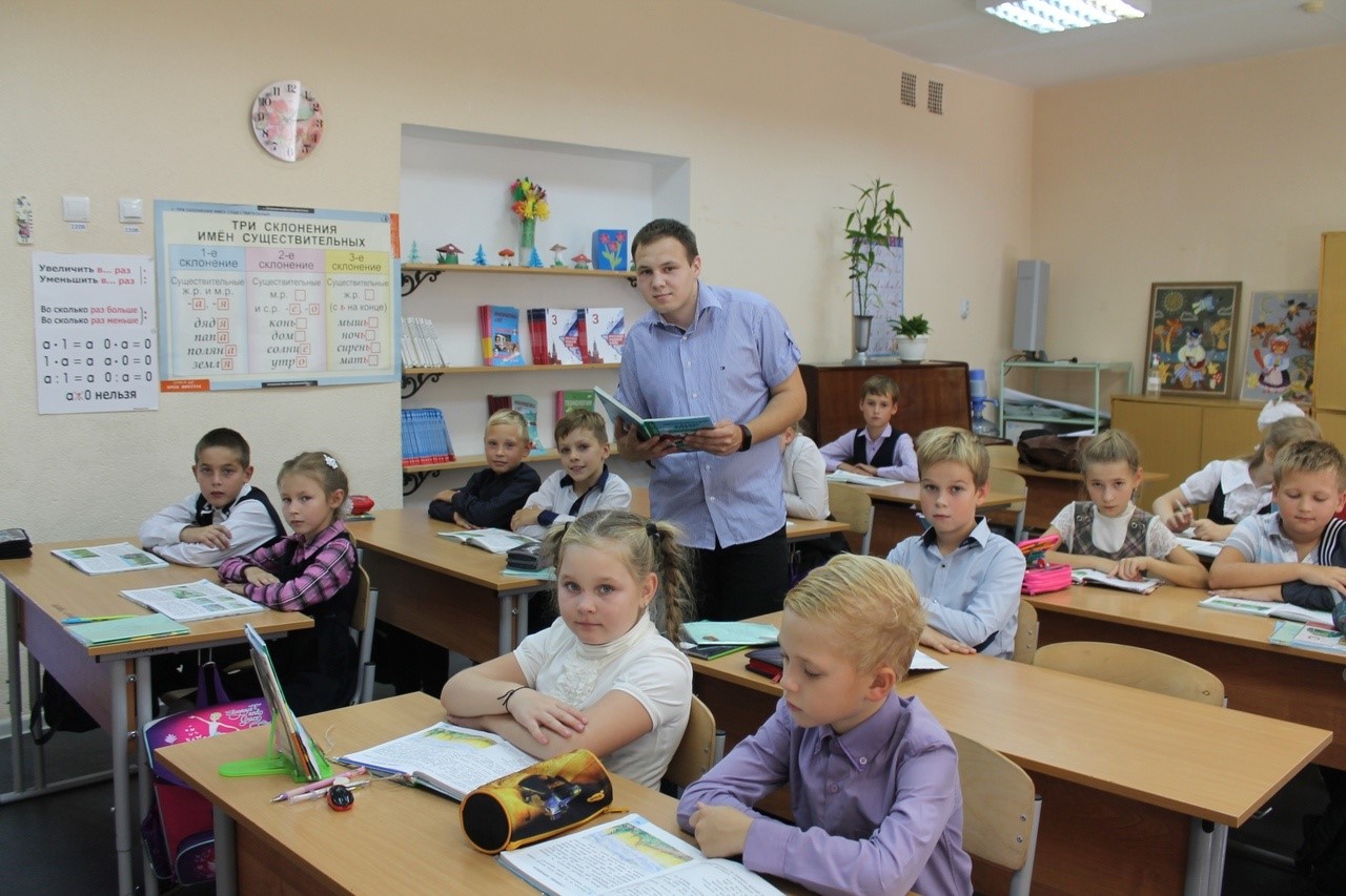 Учитель в классе